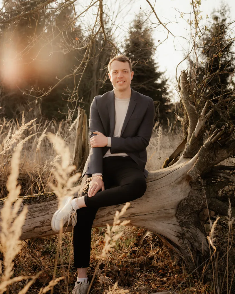 Jakob Reiter, Kandidat für Landrat im Landkreis Northeim, in einem natürlichen Umfeld